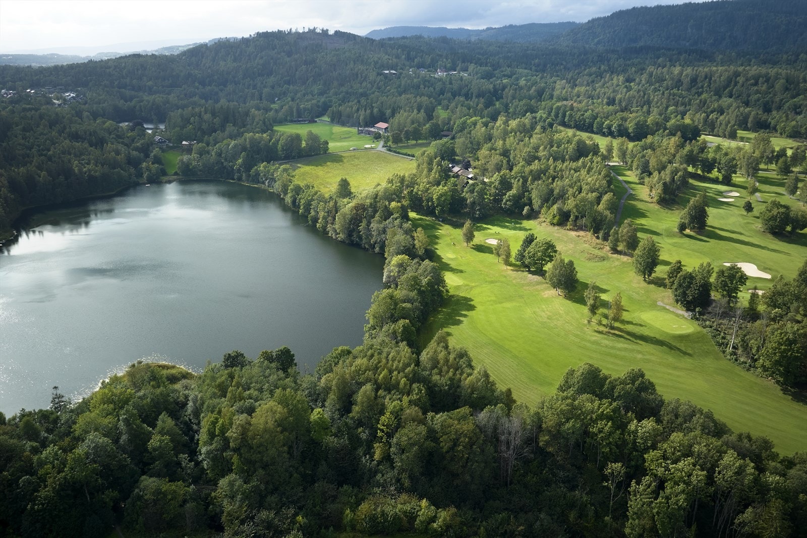 Kort vei til Asker golfbane. Galleribilde