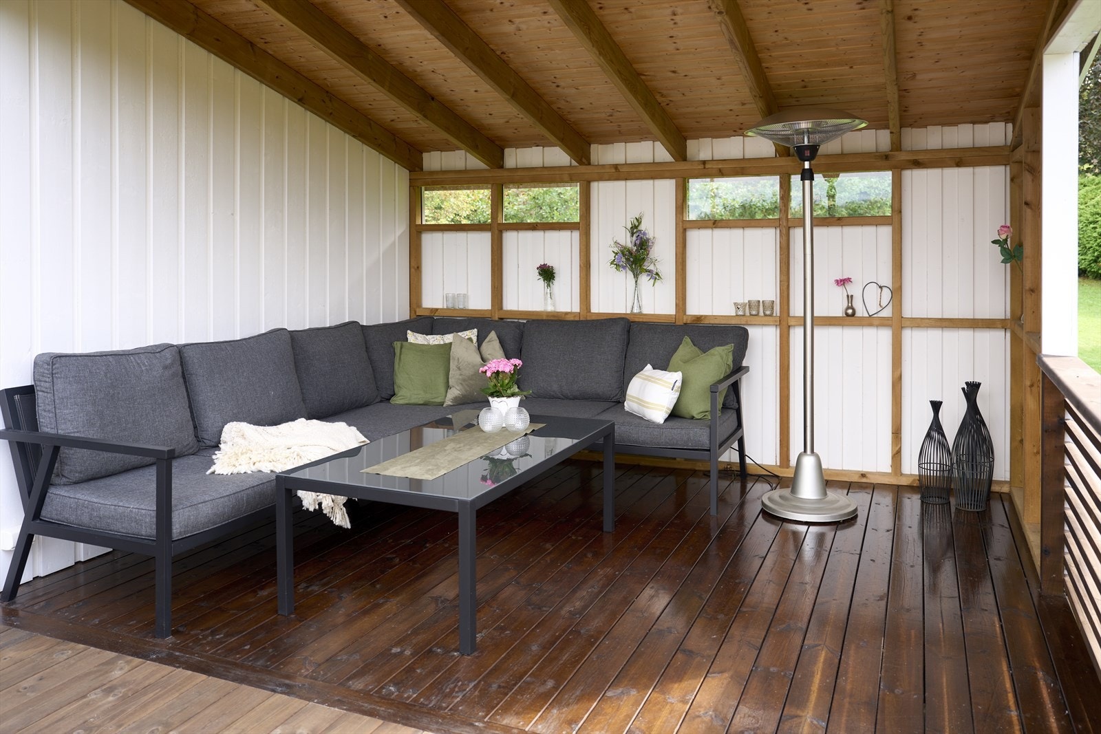 Deler av terrassen er overbygd. Galleribilde