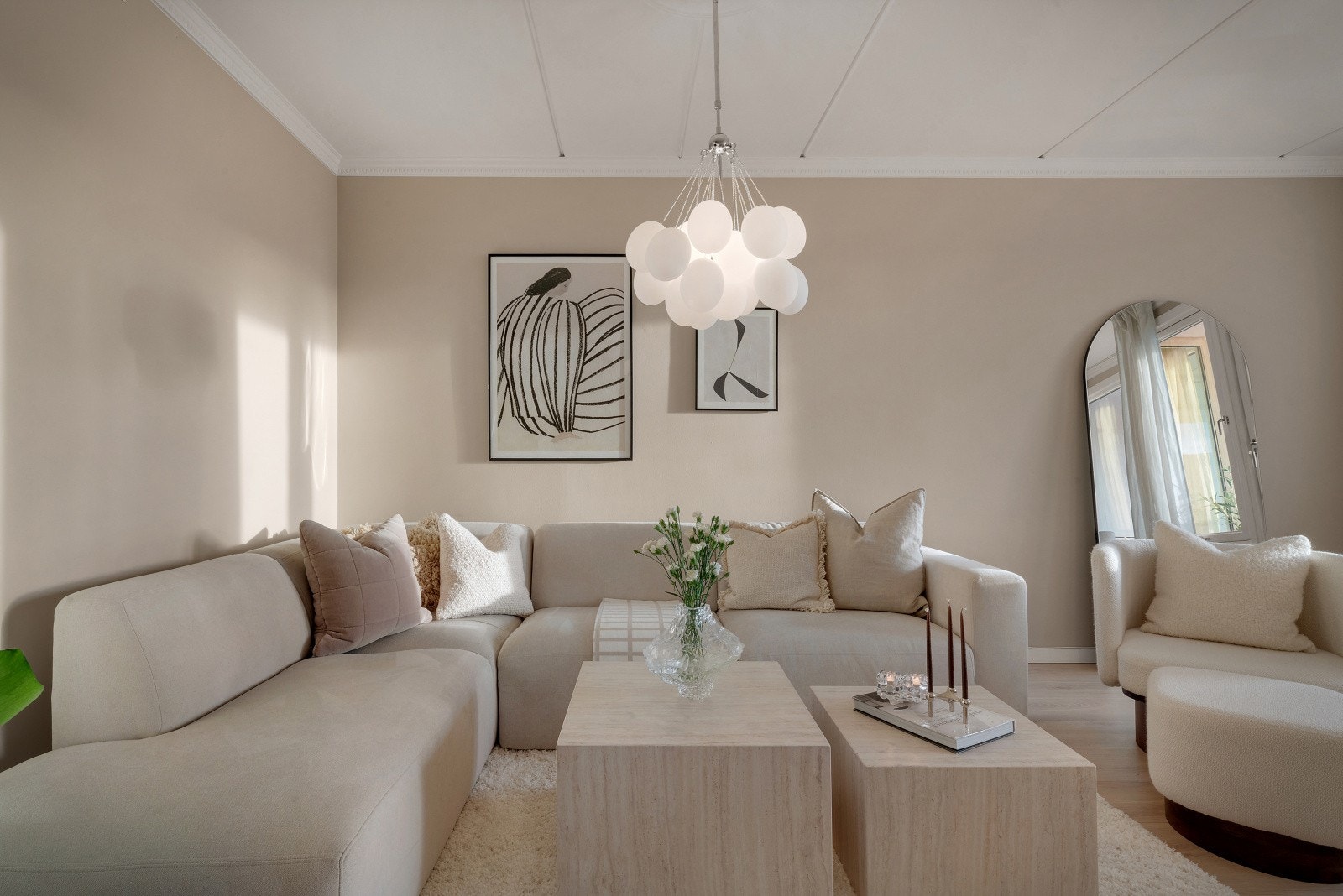 - Leiligheten har sentralvarme med radiatorer som gir jevn og behagelig oppvarming - Galleribilde