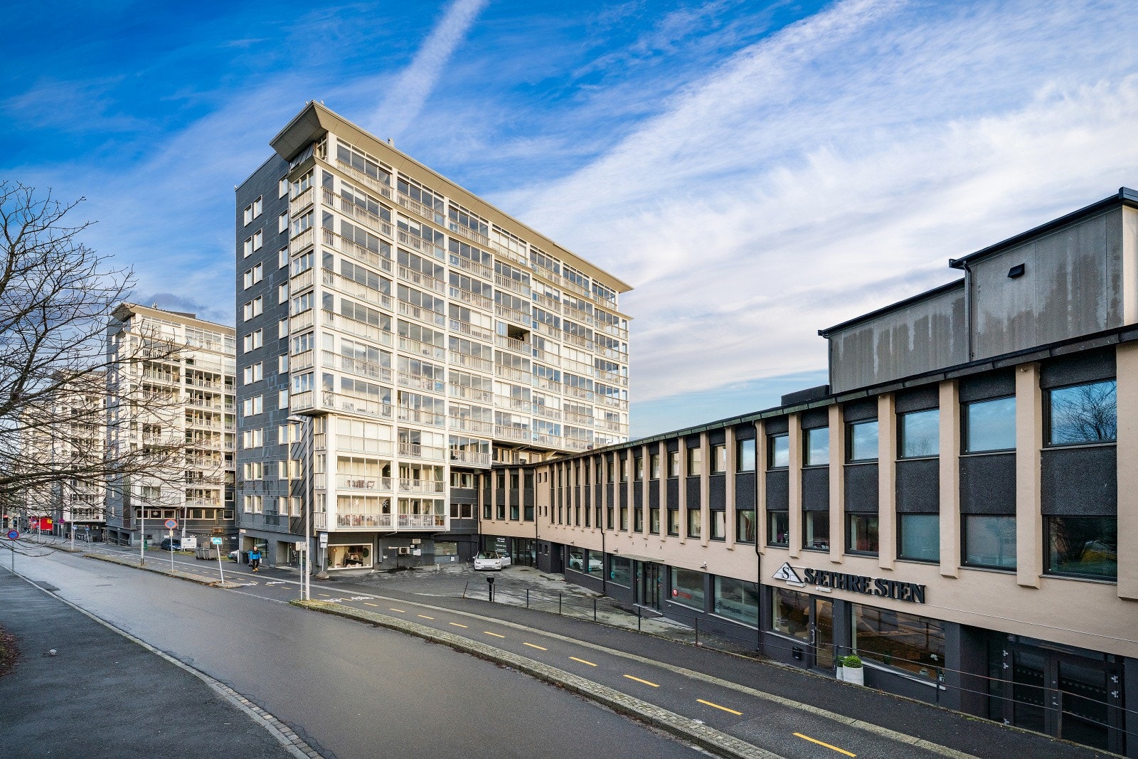 - Leiligheten ligger høyt og fritt i byggets 9. etasje - Galleribilde