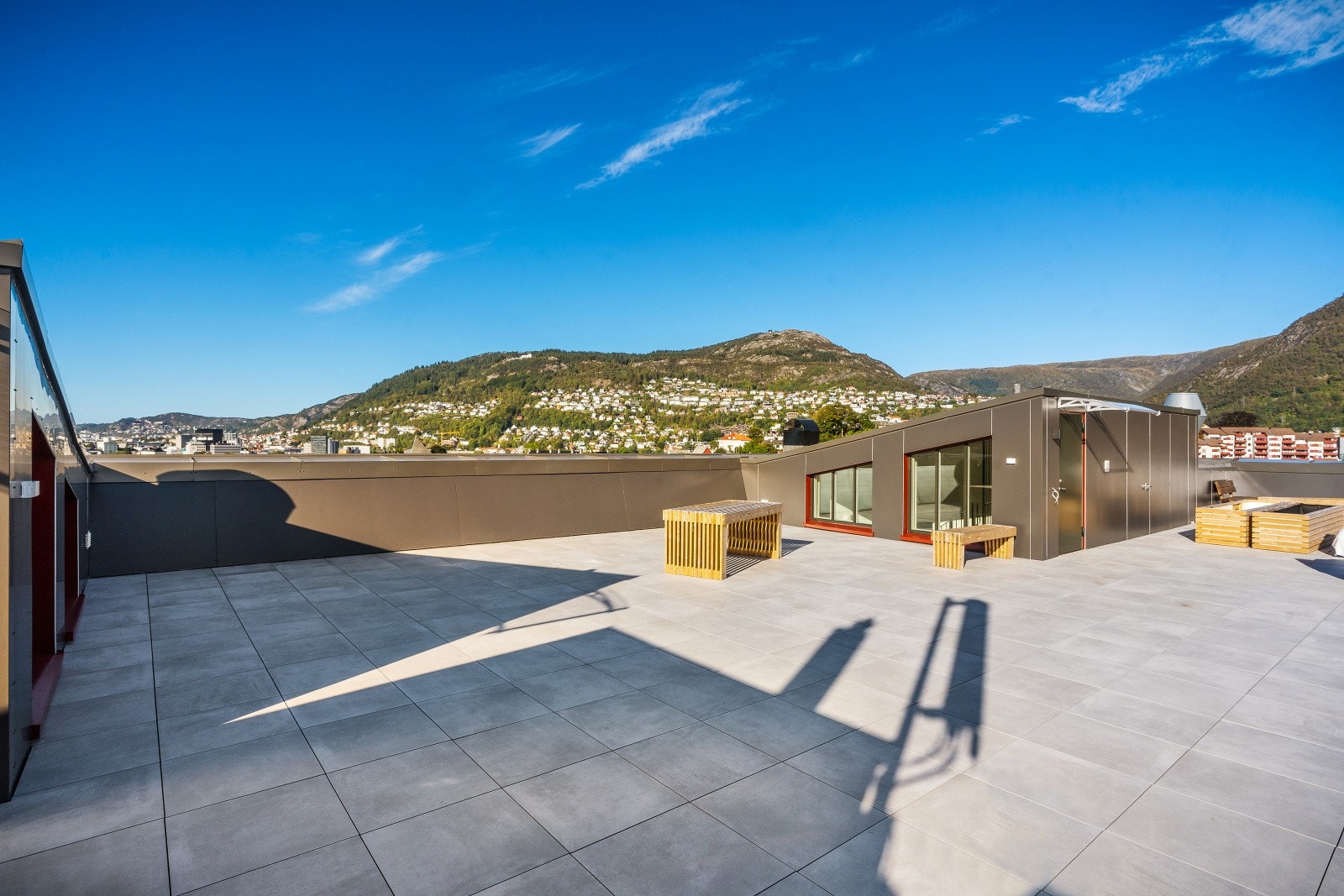 - Borettslaget har en stor felles takterrasse - Galleribilde