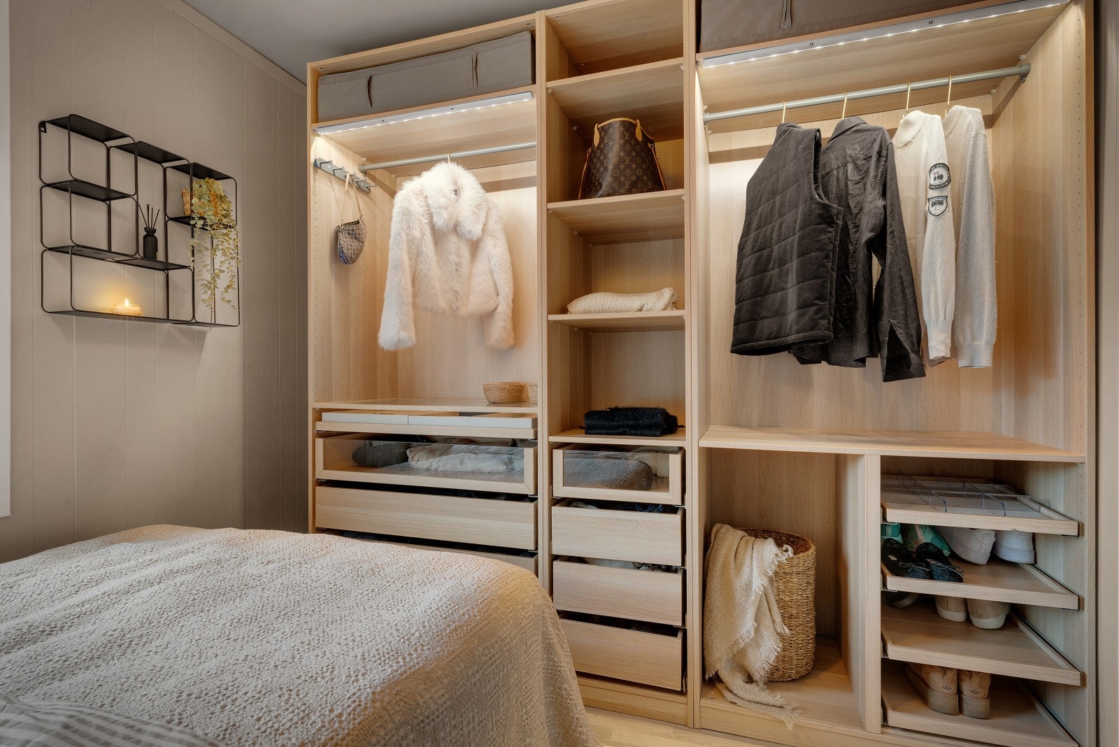 - Godt utstyrt garderobe - Galleribilde