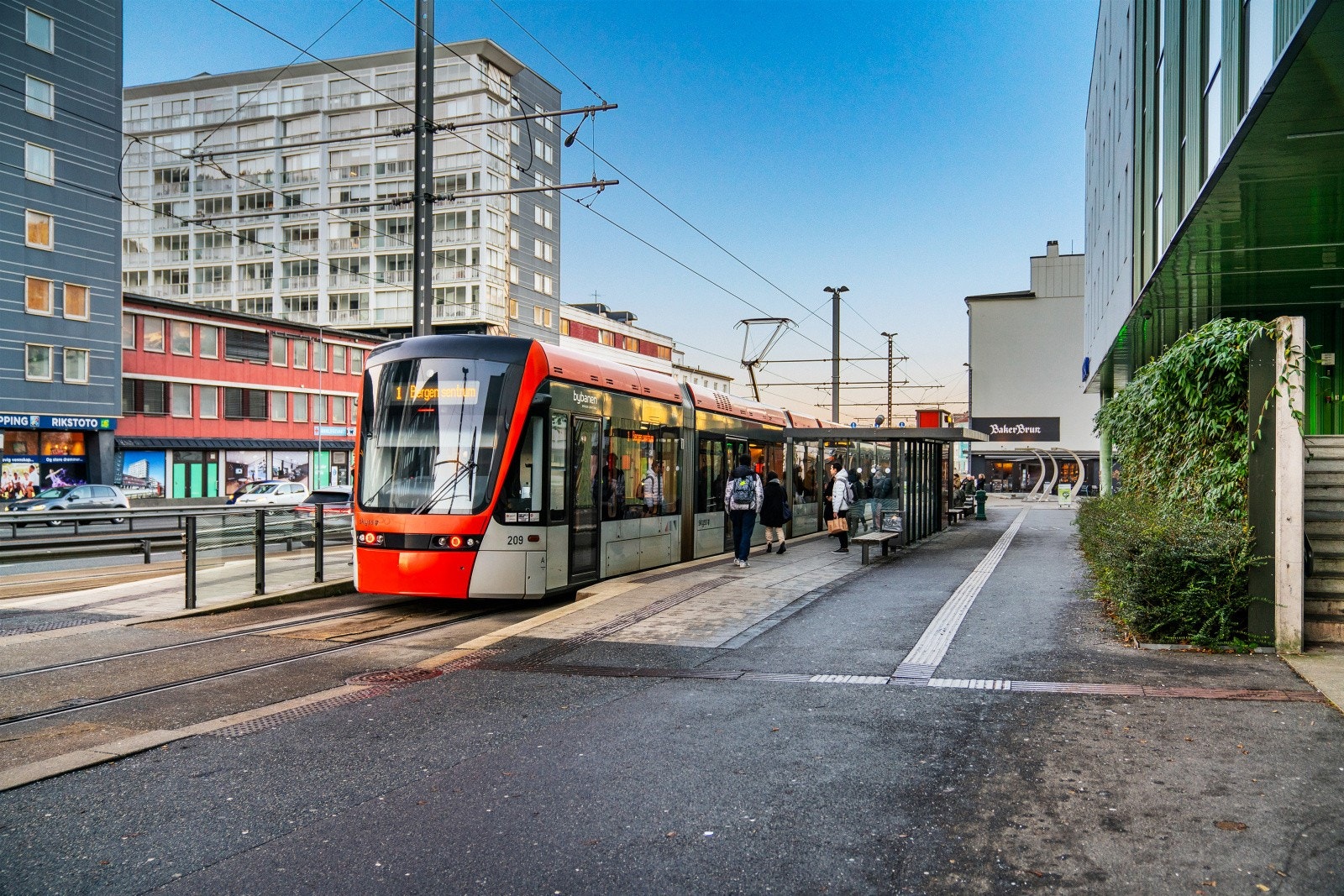 - Det er både buss og bybanestopp innen få minutters gange - Galleribilde