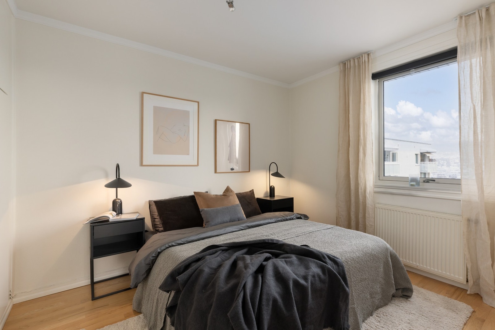 Leiligheten har to gode og romslige soverom. Galleribilde