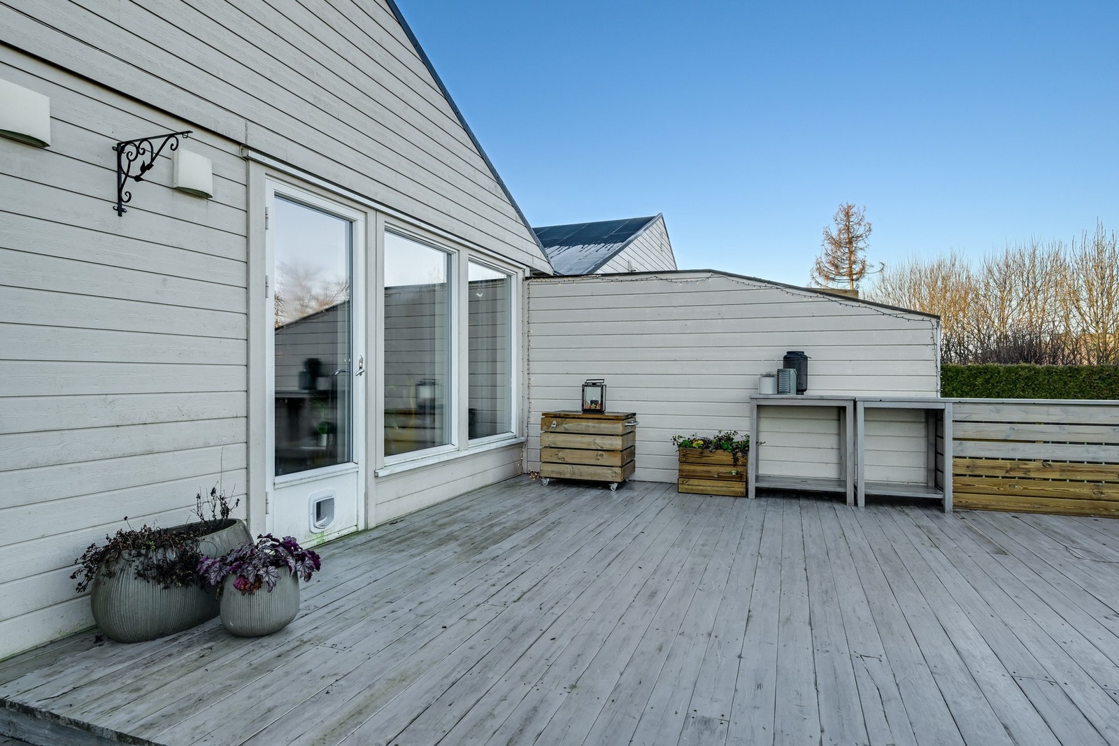 Det er hekk og levegg som bidrar til mindre innsyn Galleribilde