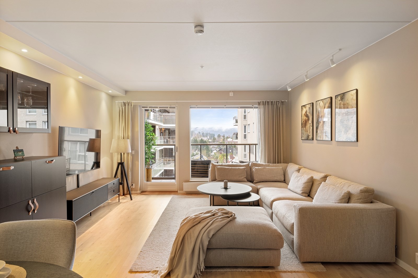 Velkommen til Bjarne Haugens gate 3! Presentert av Barry Khalidi og Eirik Halvorsen v/Nordvik Bolig. Foto: Lise Helene Stigen Galleribilde