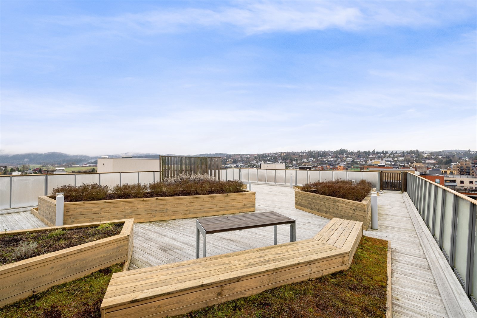 Takterrasse med god plass, til disposisjon for alle beboere. Galleribilde