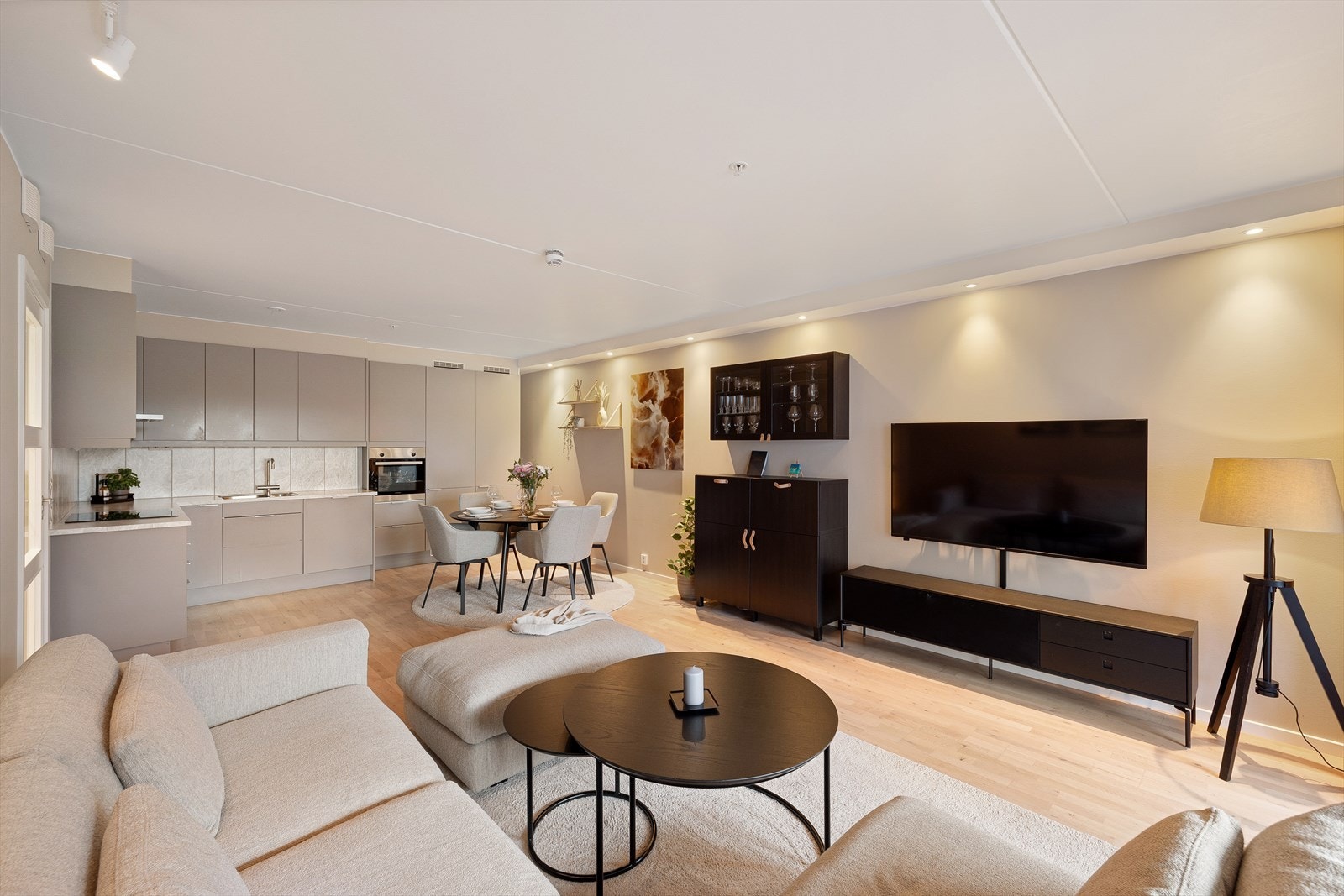 Rommet er naturlig å innrede og gir flere gode møbleringsmuligheter. Galleribilde