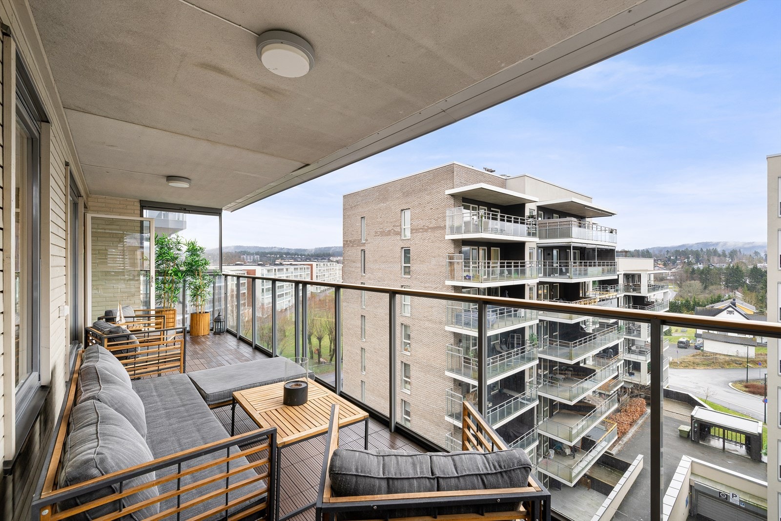 Balkongen gir en herlig plass å nyte varme dager. Galleribilde