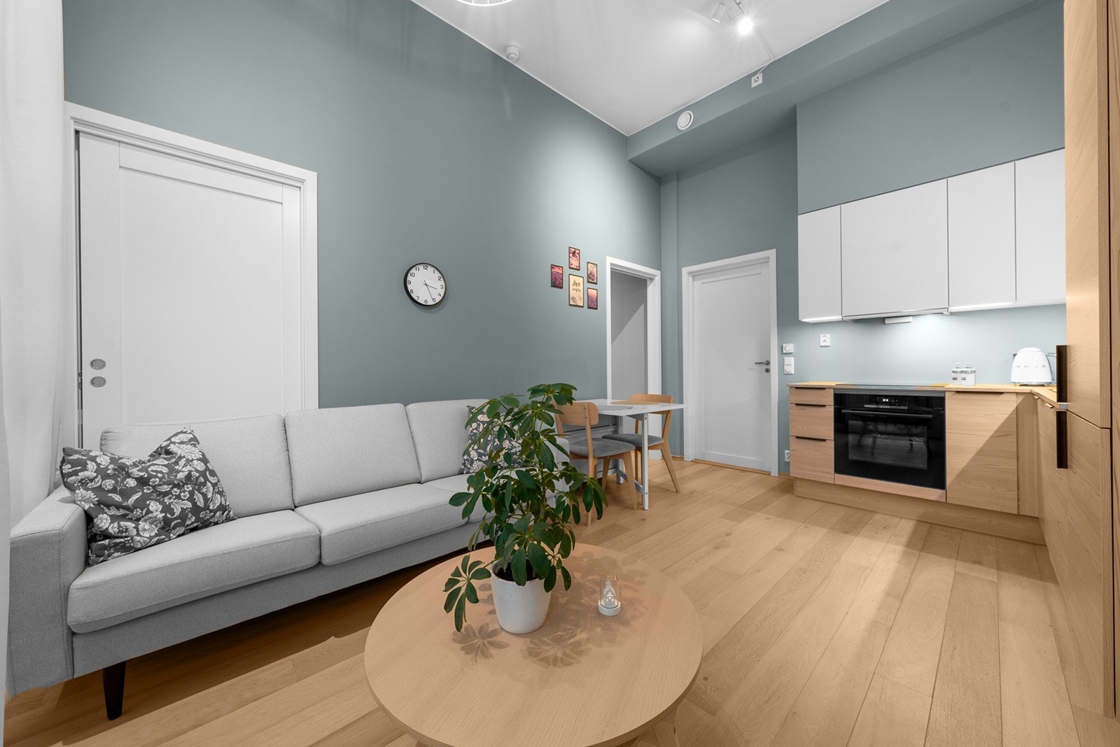 Åpen og sosial stue- og kjøkken løsning Galleribilde