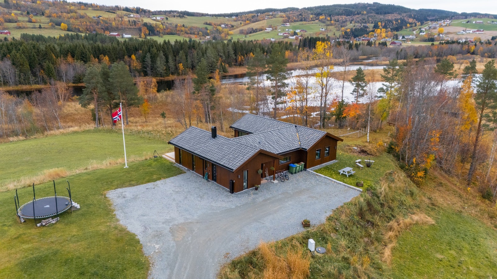 Boligen ble oppført i 2023 og har gjennomgående høy standard. Galleribilde