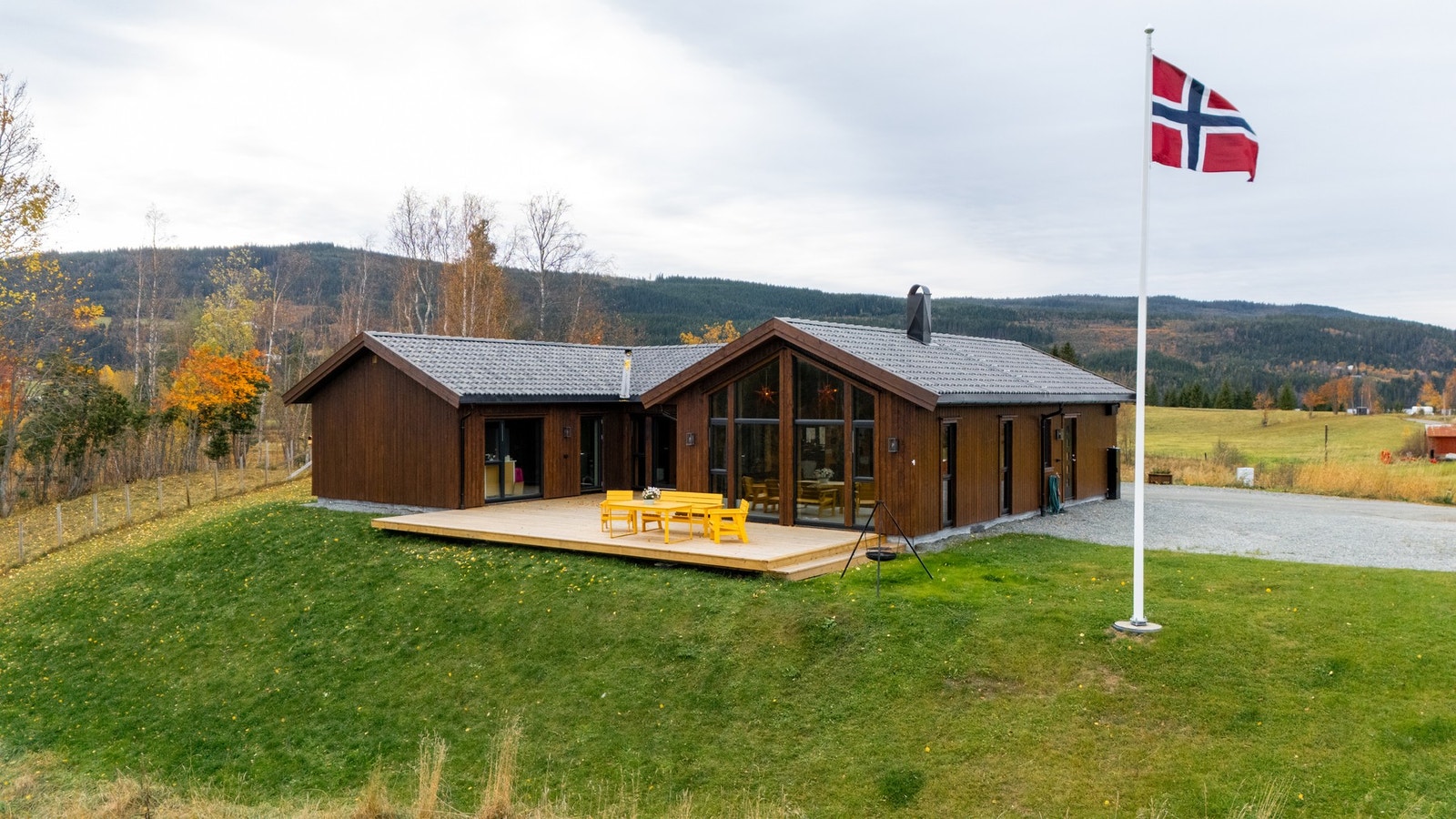 Velkommen til Kjøsnesset 170! Flott og moderne enebolig i skjermet og landlig strøk. Galleribilde