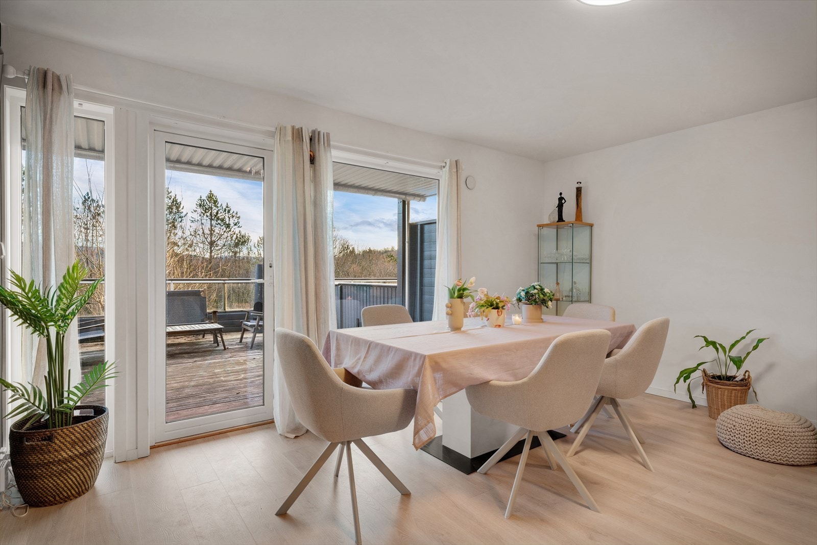 - Leiligheten har et internt bruksareal på 75 m² og inneholder entré/gang, stue, kjøkken, to soverom, bad og intern bod - Galleribilde
