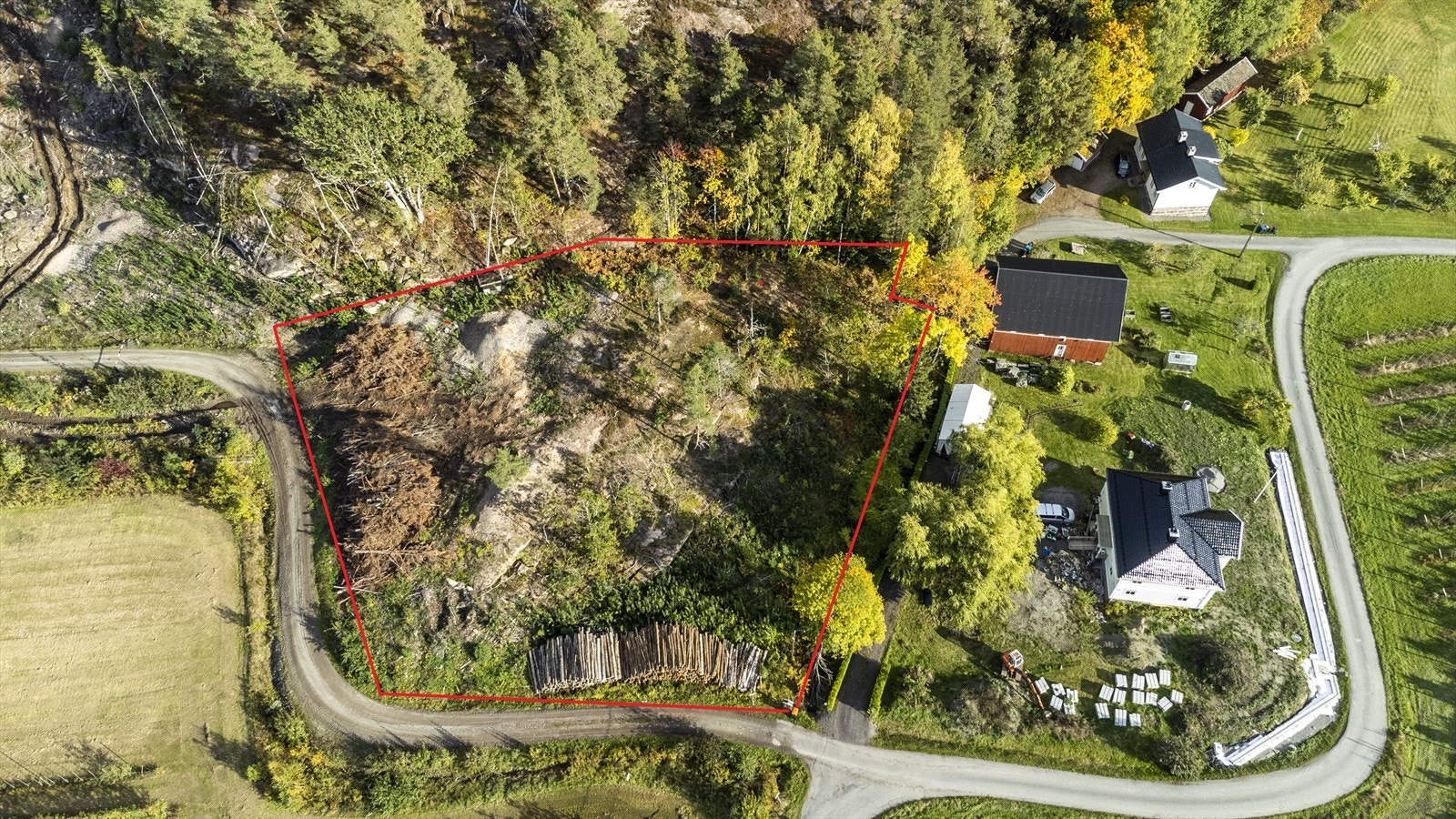 Kartet illustrerer
ca. tomtegrenser. Oppmåling må gjennomføres for nøyaktighet Galleribilde