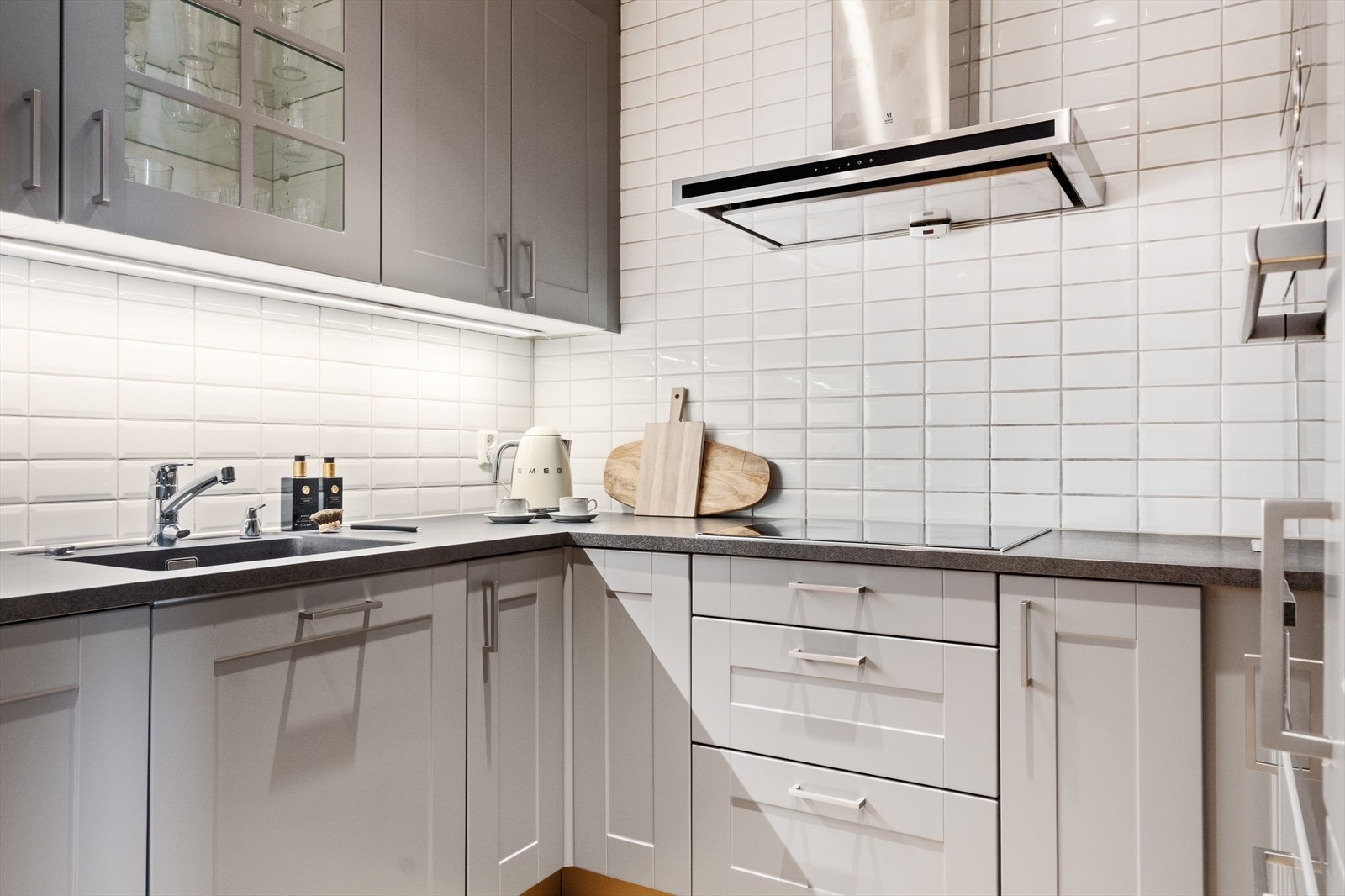 Det er godt med skap- og benkeplass. Galleribilde