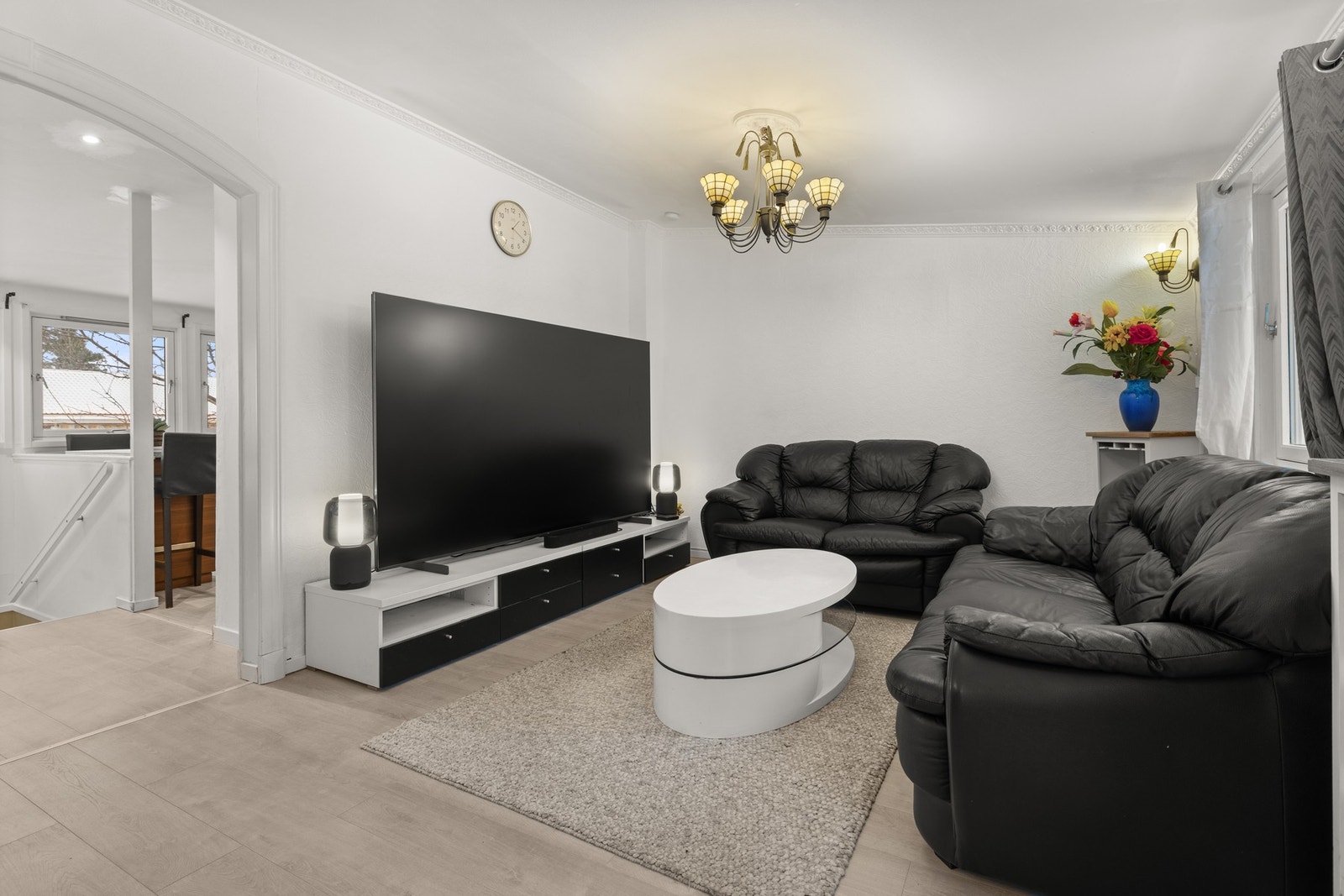 Stuen er romslig og lett møblerbar. Galleribilde