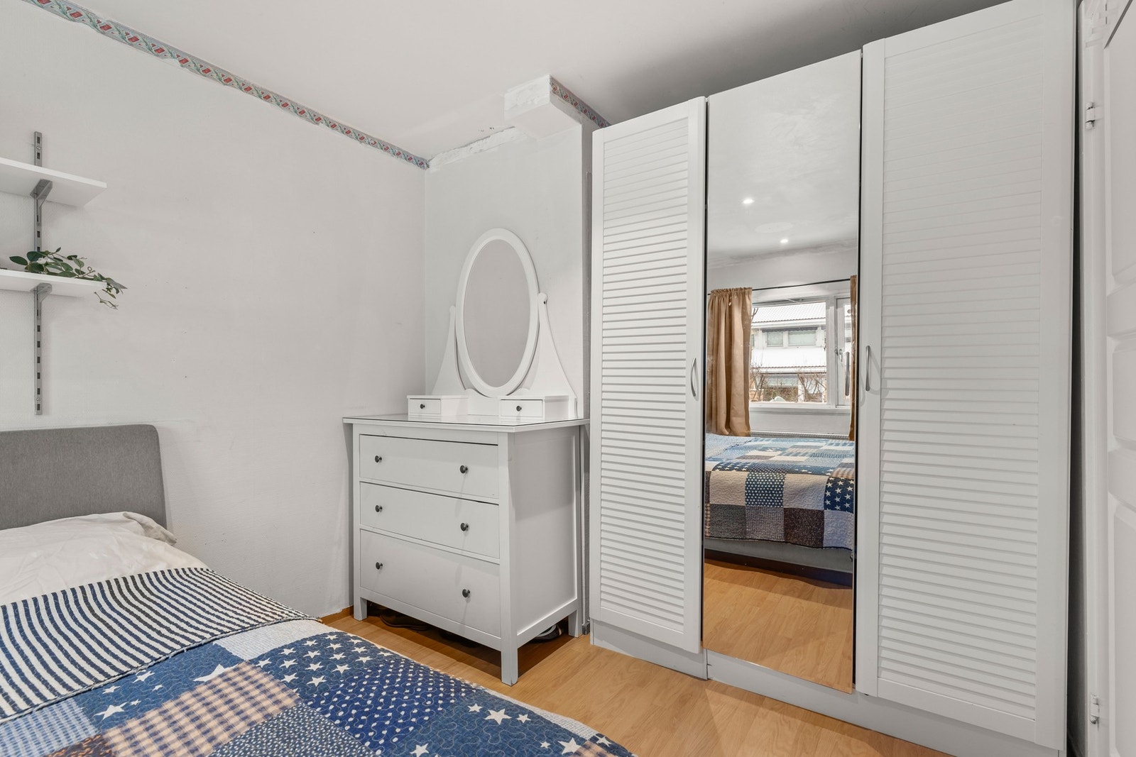 Soverom 2 - Det er god plass for både seng og nattbord på alle rom. Galleribilde