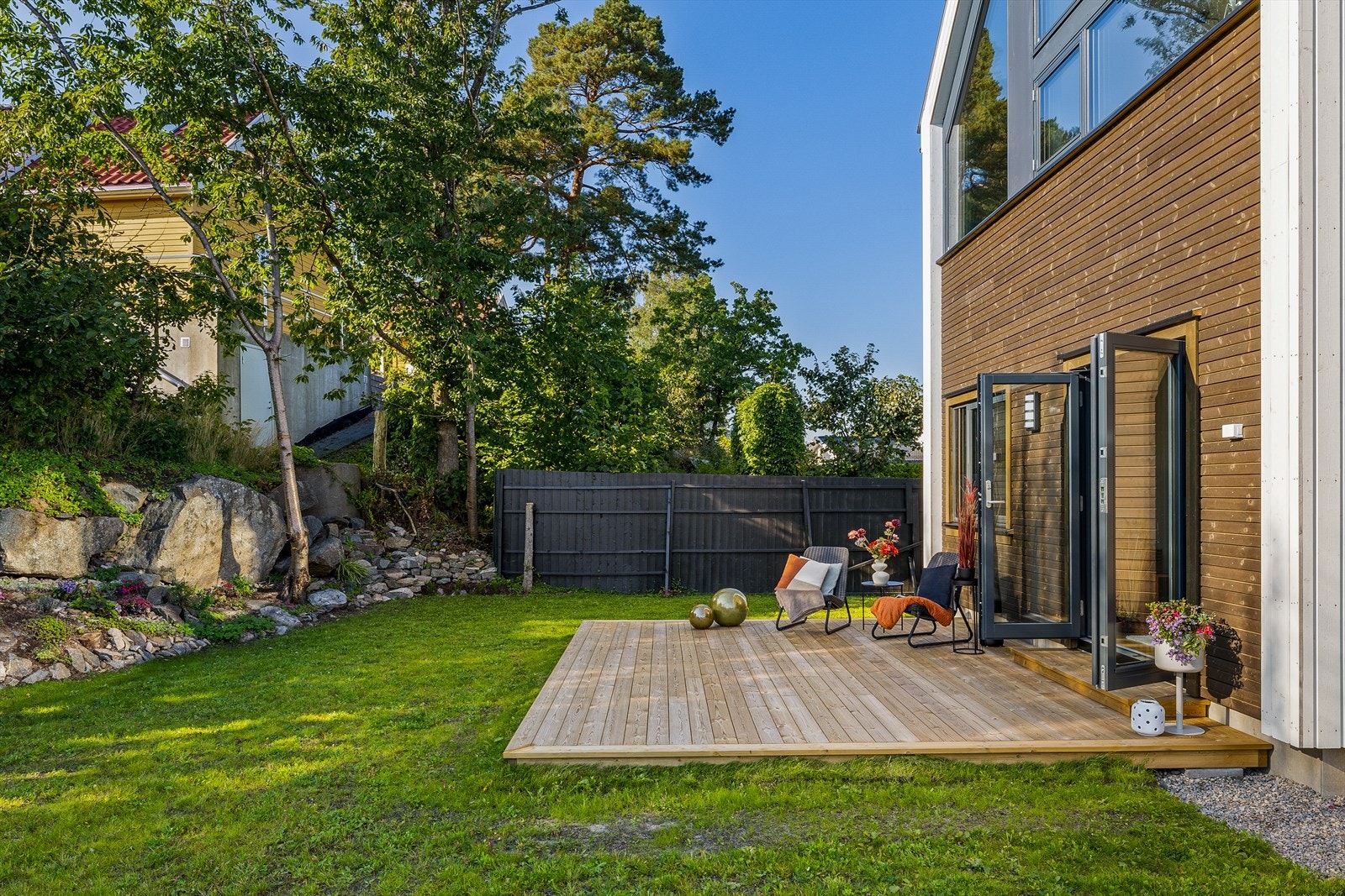 Markterrassen med tilgang fra TV-stuen. Galleribilde