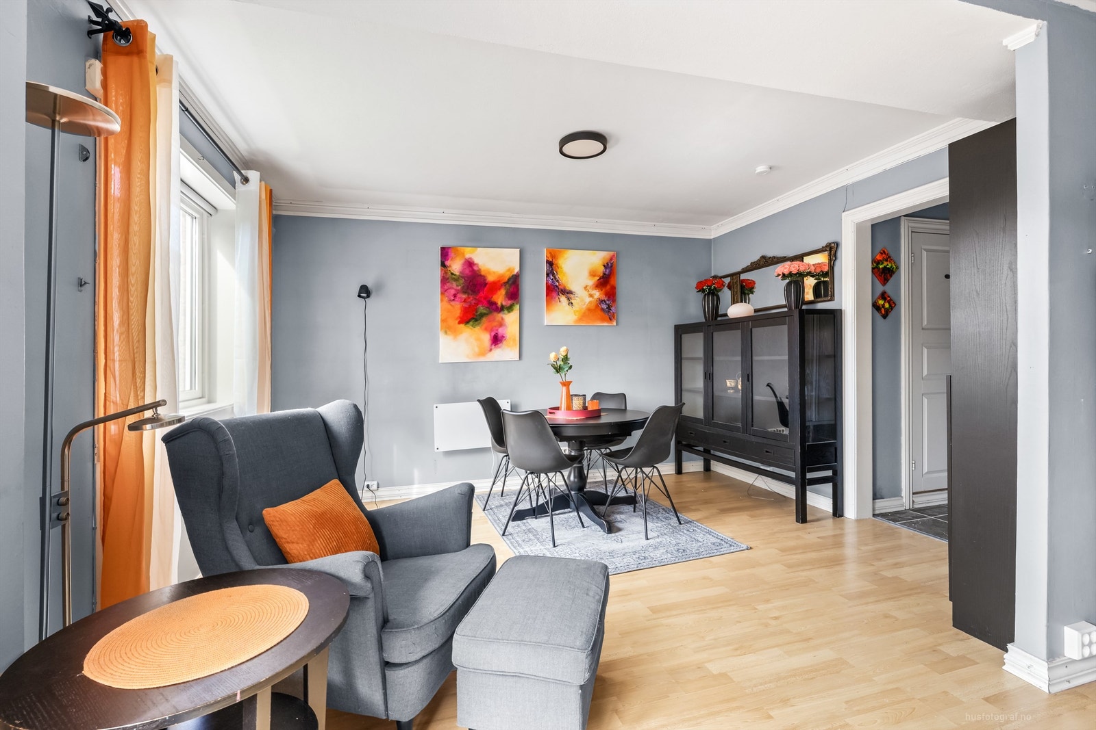 Åpen løsning mellom stue og spisestue Galleribilde