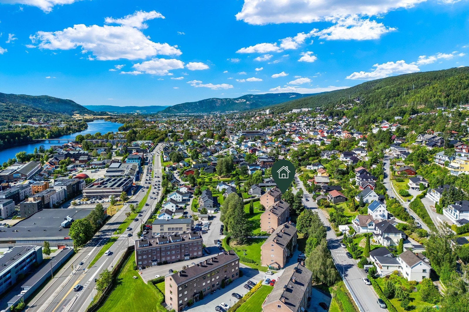 Leiligheten har en sentrumsnær og fin beliggenhet i et etablert boligområde på Øren/Hotvet Galleribilde