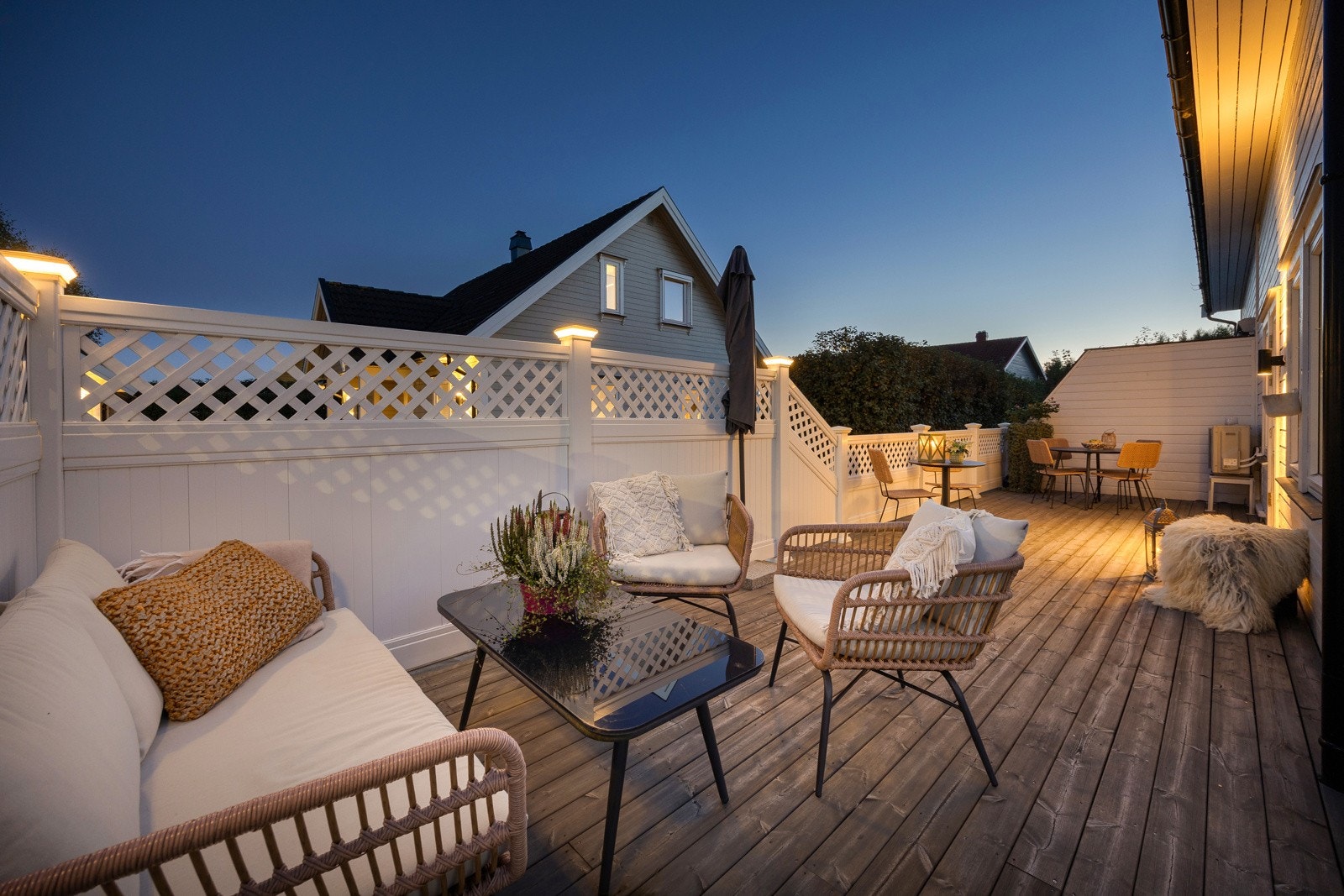 Herlig kveldsstemning på den store terrassen. Galleribilde