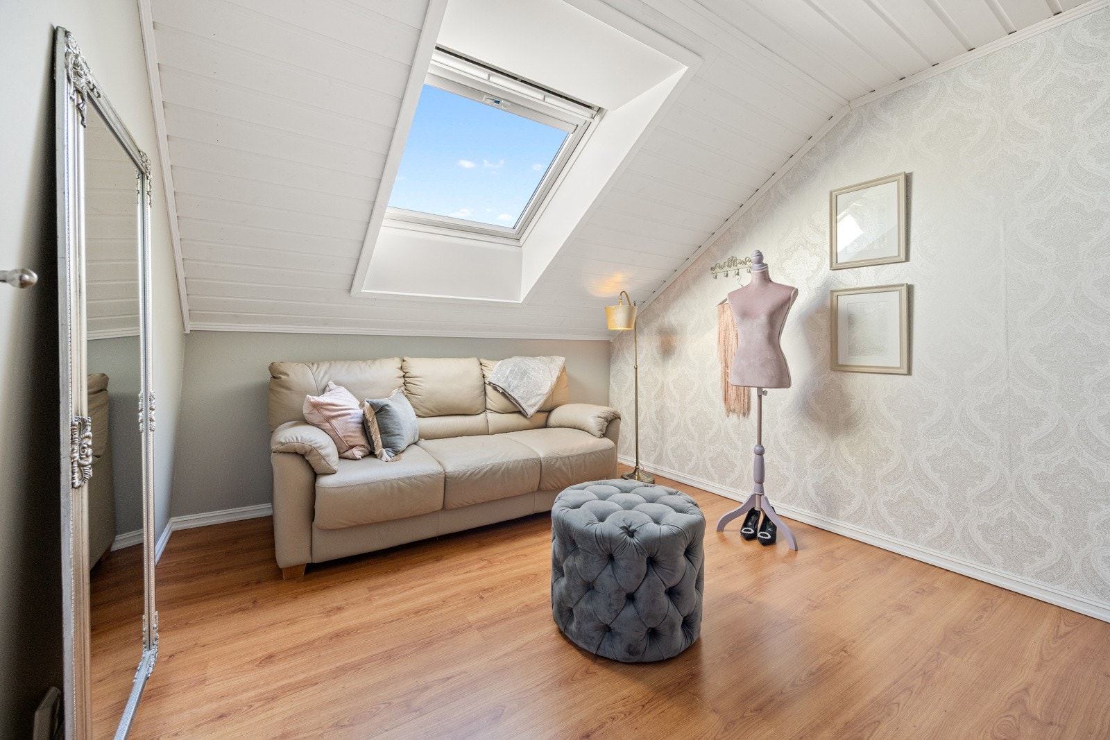 Soverom 3 brukes i dag som en koselig ekstra stue, men egner seg også utmerket som gjesterom, barnerom eller hjemmekontor. Galleribilde