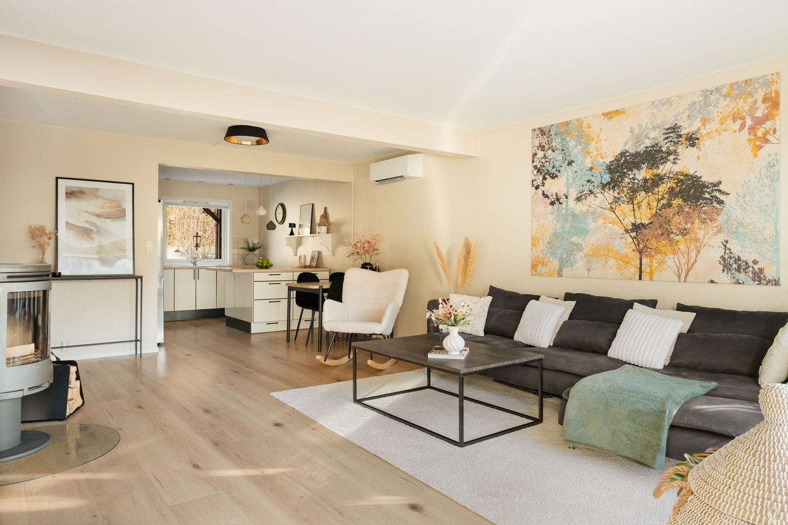 Leiligheten har en åpen stue- og kjøkkenløsning som gir maksimal utnyttelse av arealet Galleribilde