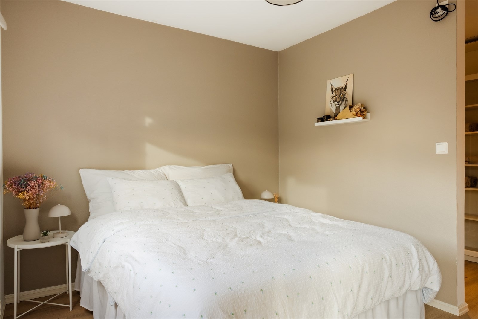 Fra soverommet er det direkte adkomst til walk-in-closet Galleribilde