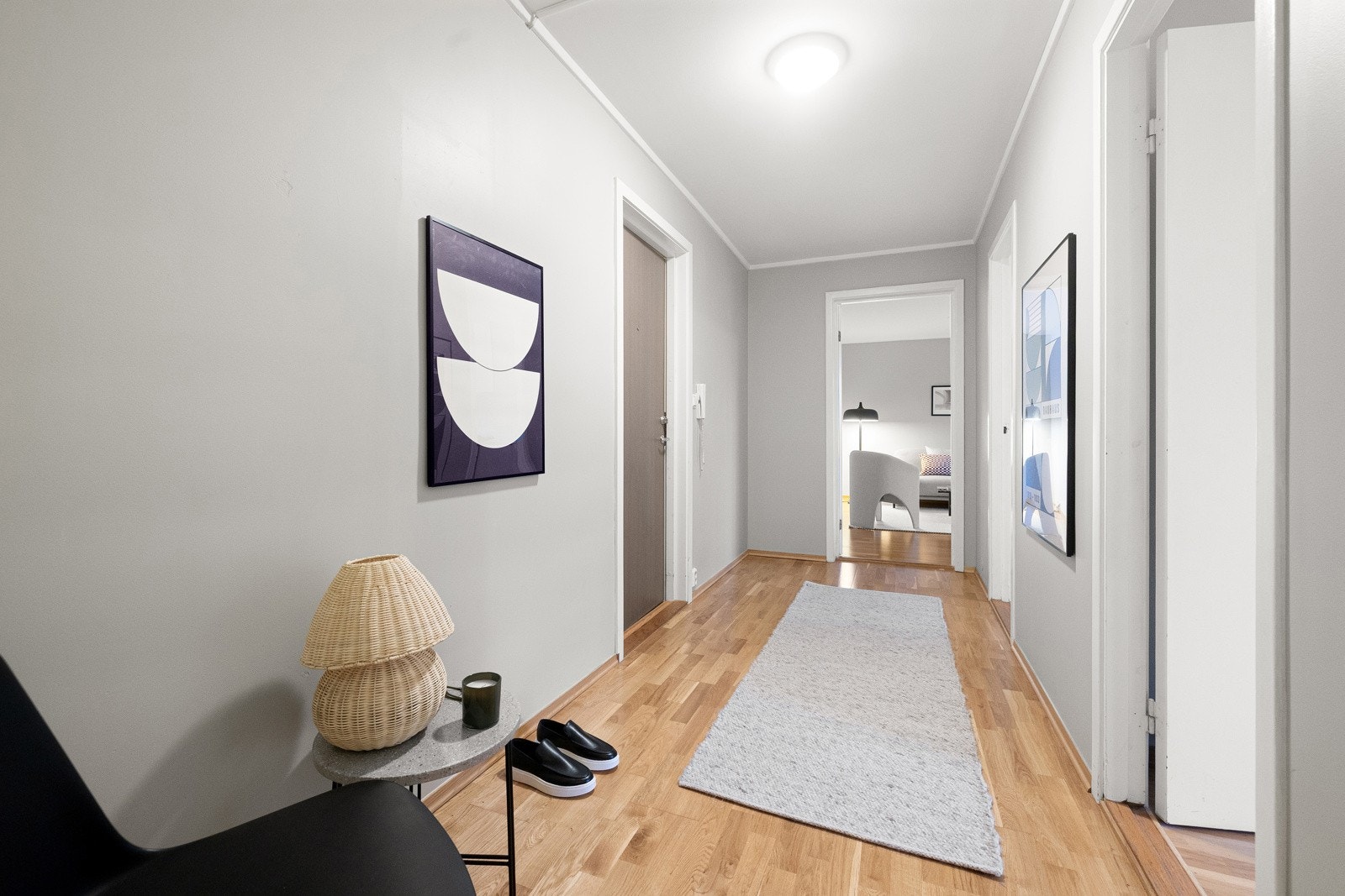 Velkommen inn - Leiligheten ligger i byggets 5. etasje med heisadkomst. Galleribilde