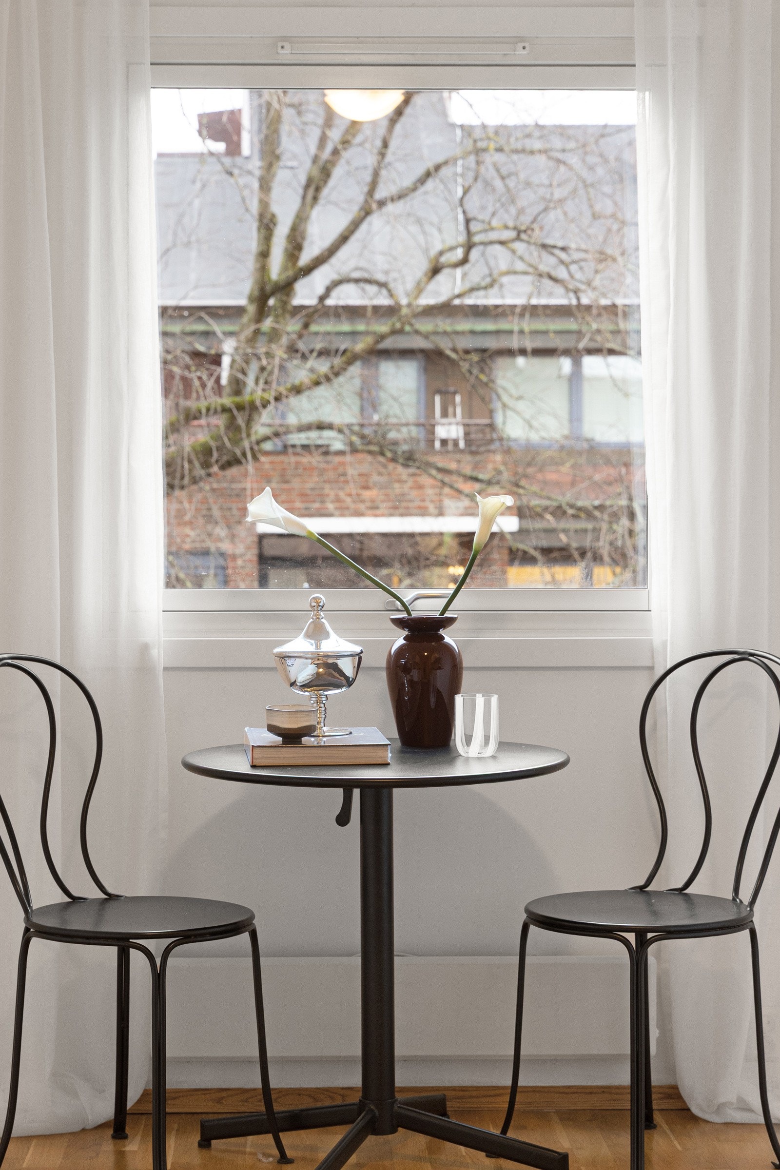 God plass til frokostbord. Galleribilde