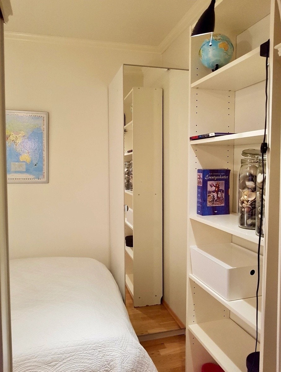 Sovealkove med garderobeskap og plass til 120 seng Galleribilde