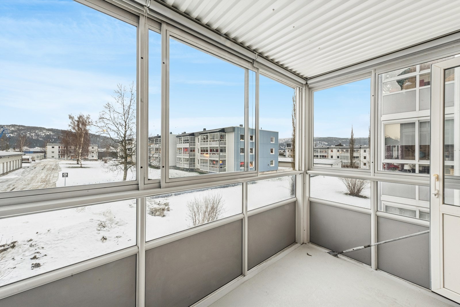 Balkongen oppleves som en forlengelse av boligen store deler av året. Galleribilde