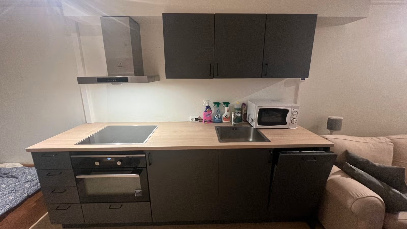 Nyere kjøkken i hybel. Galleribilde