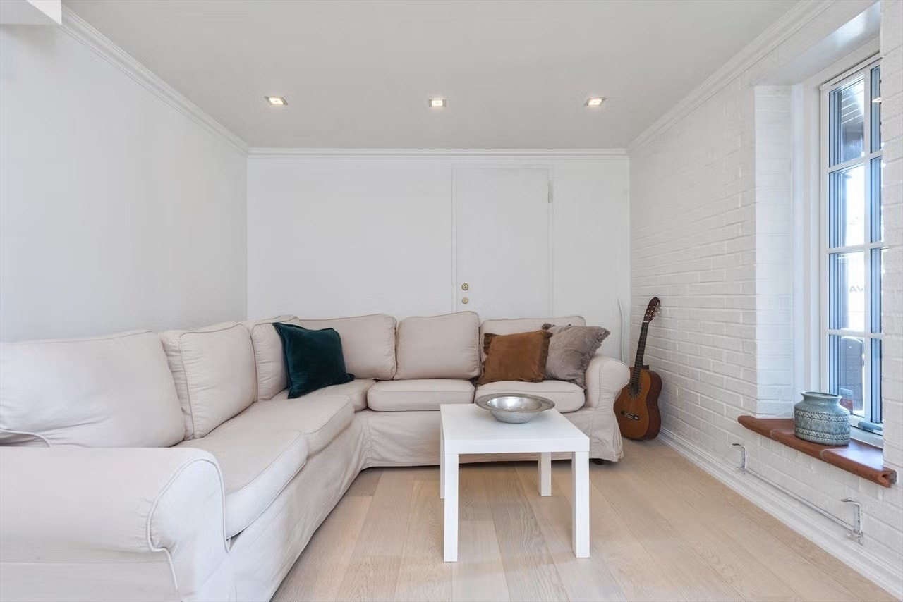 Stue i hybelen, kan også benyttes som en stue for barna evt. for direkte adkomst fra garasje. Galleribilde