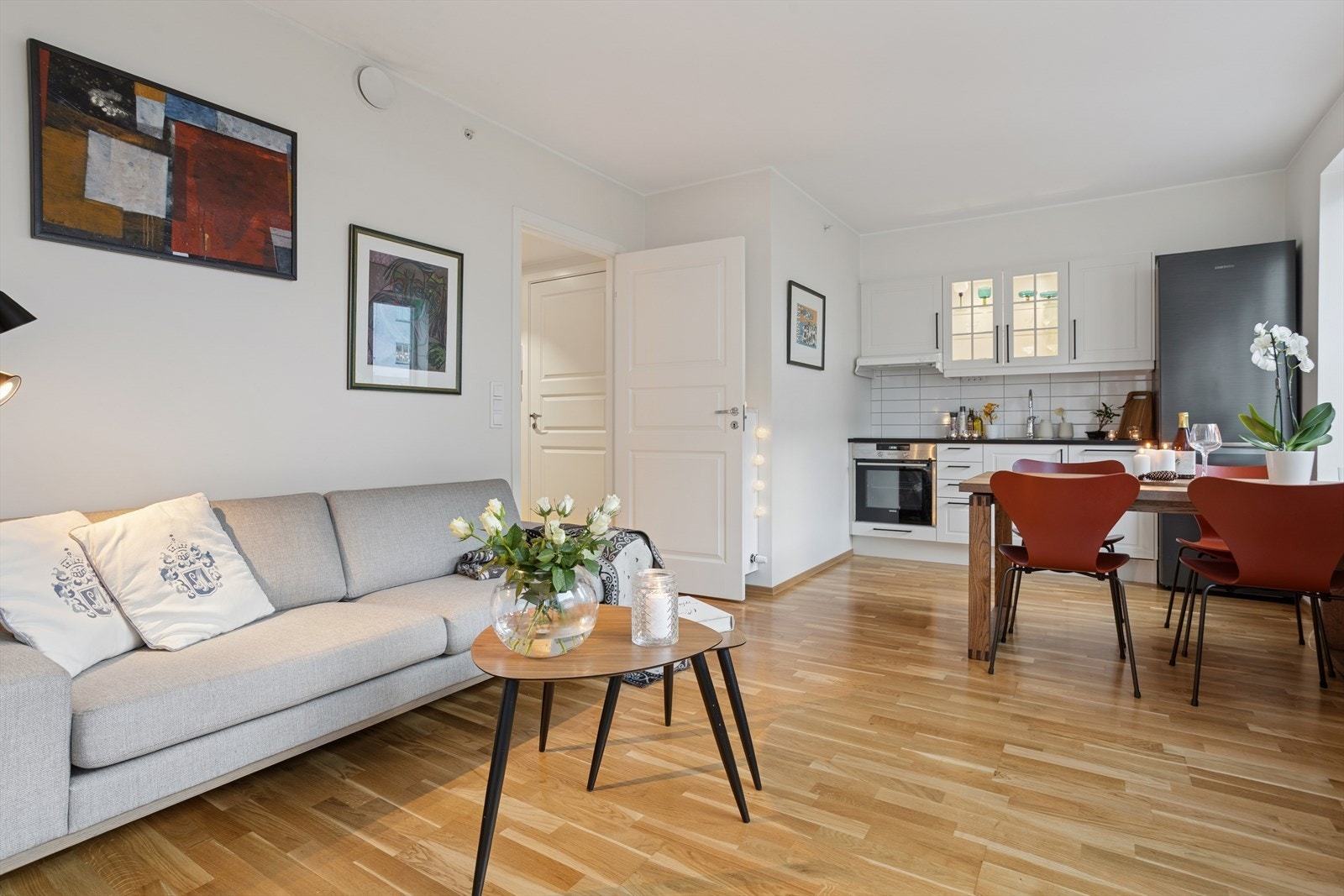 Velkommen til Damsgårdsveien 42 - Presentert av Marie Raad Horvei og Fredrik Hjelmtveit v/DNB Eiendom. Galleribilde