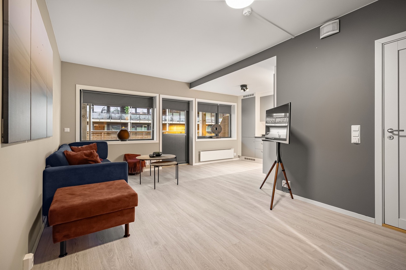 Velkommen til Storestraumen 293D. Stor lys stue, god uteplass. Galleribilde