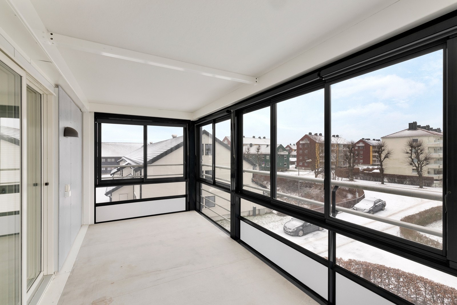 På balkongen er det strømuttak som kan brukes til eksempelvis belysning og varmelampe for å utvide utesesongen. Galleribilde