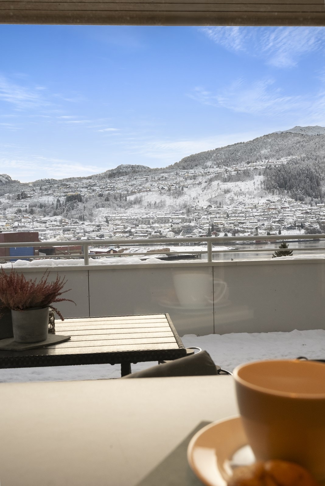 Flott utsikt også frå kjøkkenvinduet Galleribilde