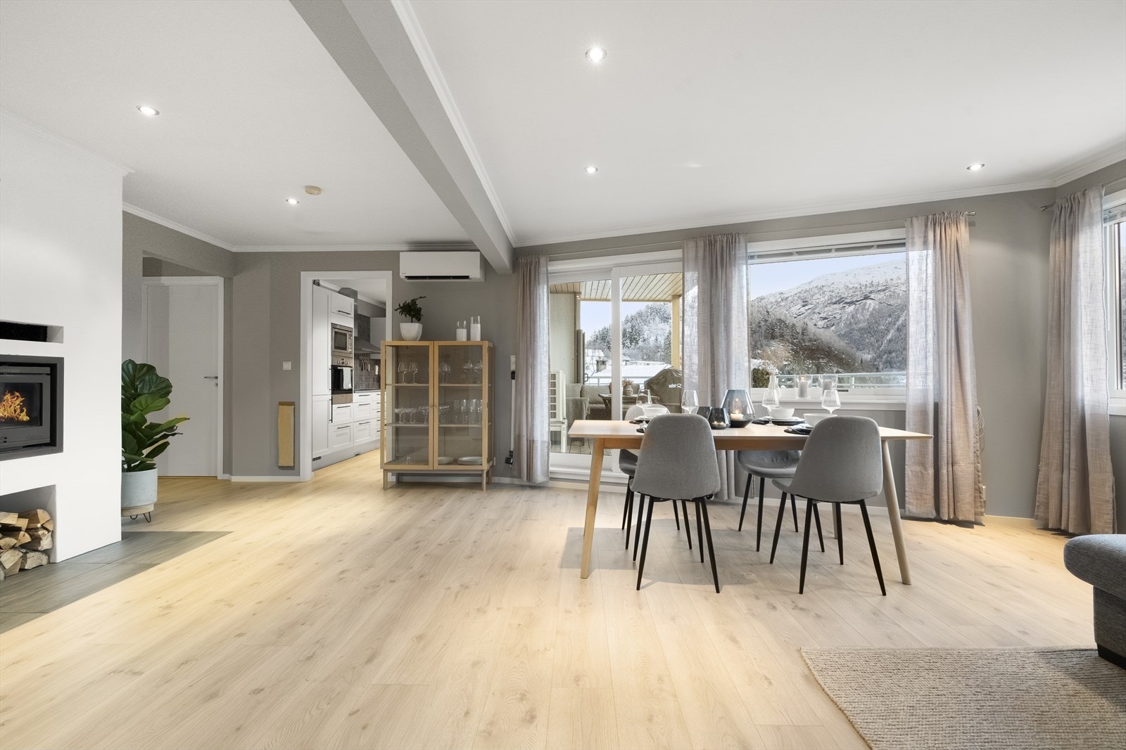 Fra stova er det adkomst ut til sørvendt balkong Galleribilde