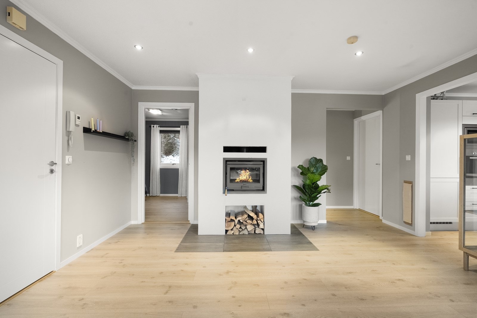 Stilrein peisovn i stova Galleribilde