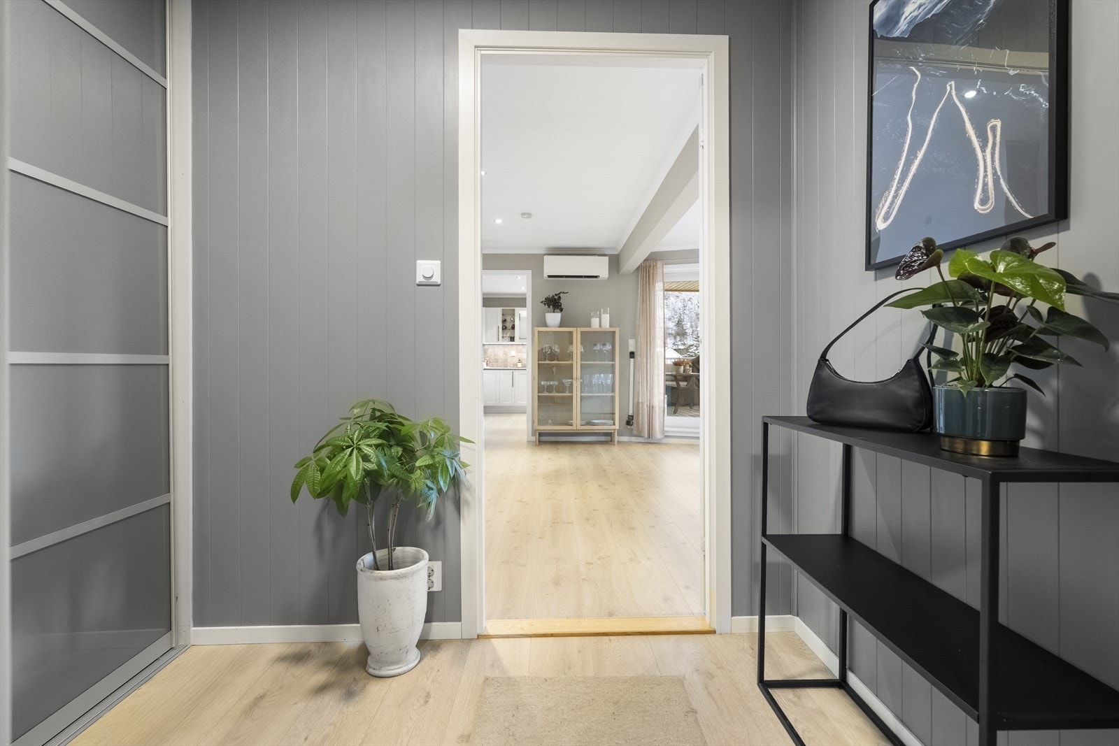 Entre med skyvedørsgarderobe Galleribilde