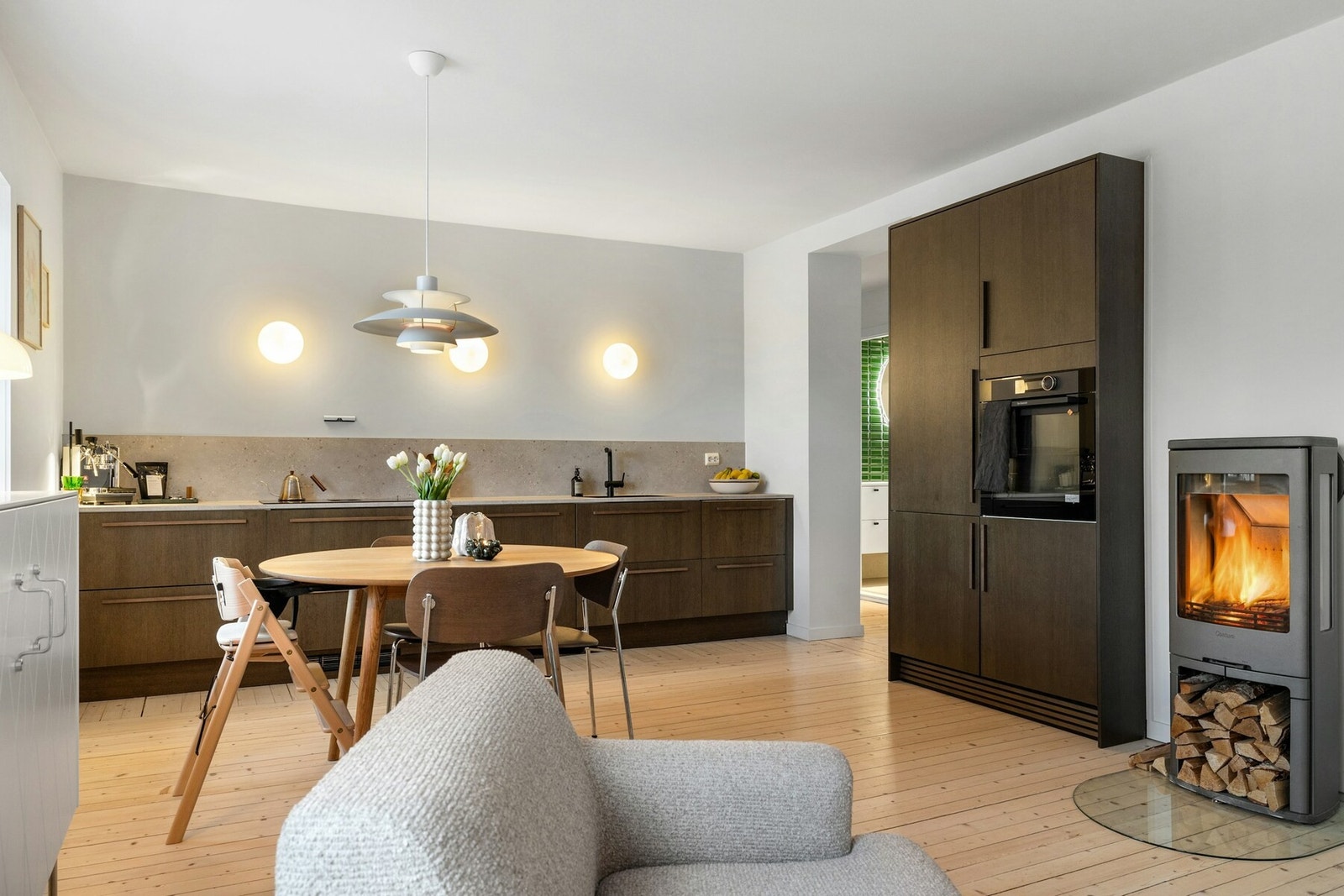 På vinteren kan man fyre i en vedovn Galleribilde