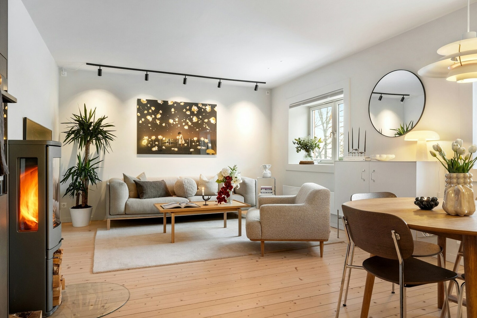 Leiligheten har et trivelig allrom Galleribilde