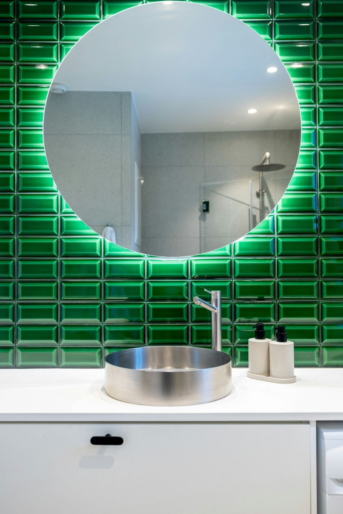 Badet er flislagt med påkostede fliser fra Fagflis og har gulvvarme Galleribilde