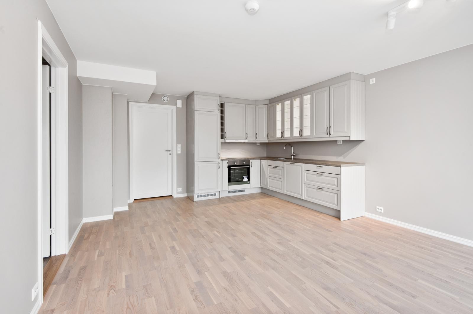 Flott kjøkken med gode oppbevaringsmuligheter! Galleribilde