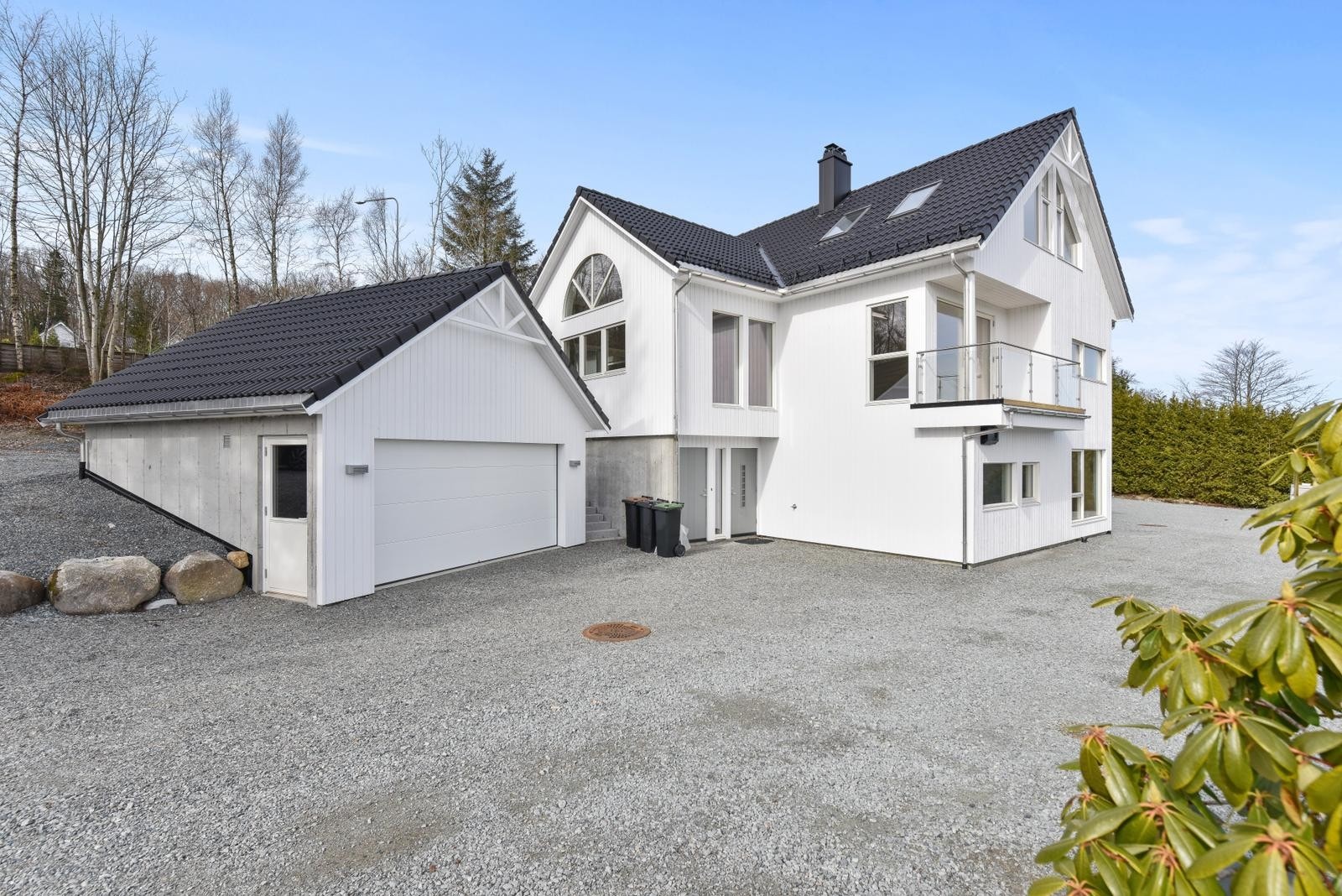 Velkommen til Gauselkneiken! Leiligheten befinner seg i 1. etg og har inngang på baksiden av huset. Galleribilde