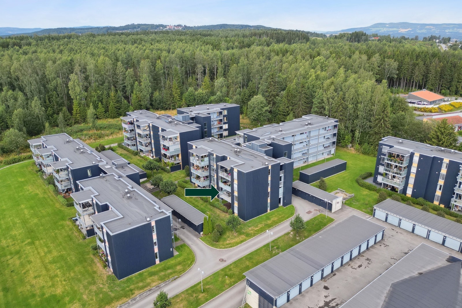 Leiligheten har en glimrende beliggenhet med friluftsområdet Klukhagan som nærmeste nabo. Galleribilde