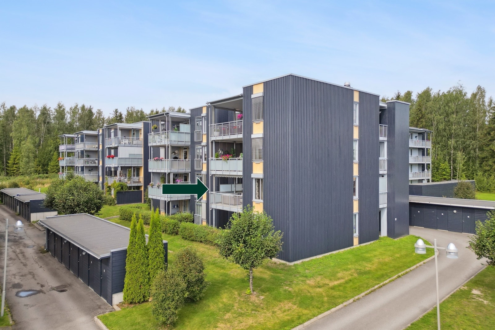 Velkommen til Olav Trygvasons gate 84D! Lettstelt og fin 4-roms leilighet i 2. etasje med heis, garasje og stor balkong. Galleribilde