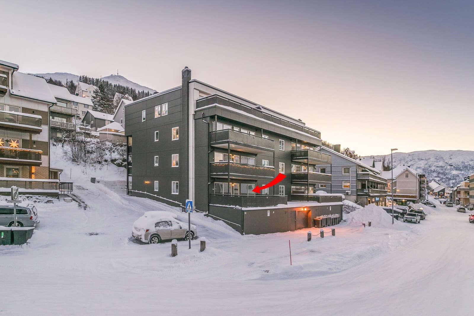Leiligheten ligger i 1, og har en stor terrasse. Galleribilde