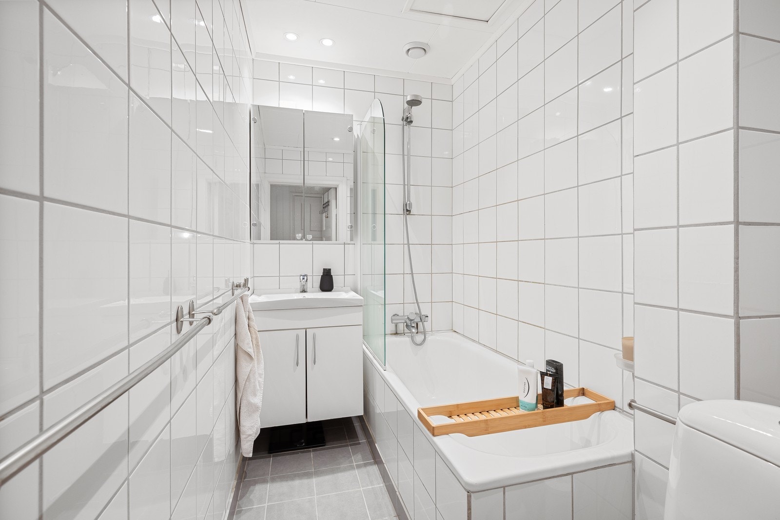 Praktisk bad med varmekabler i gulvet Galleribilde